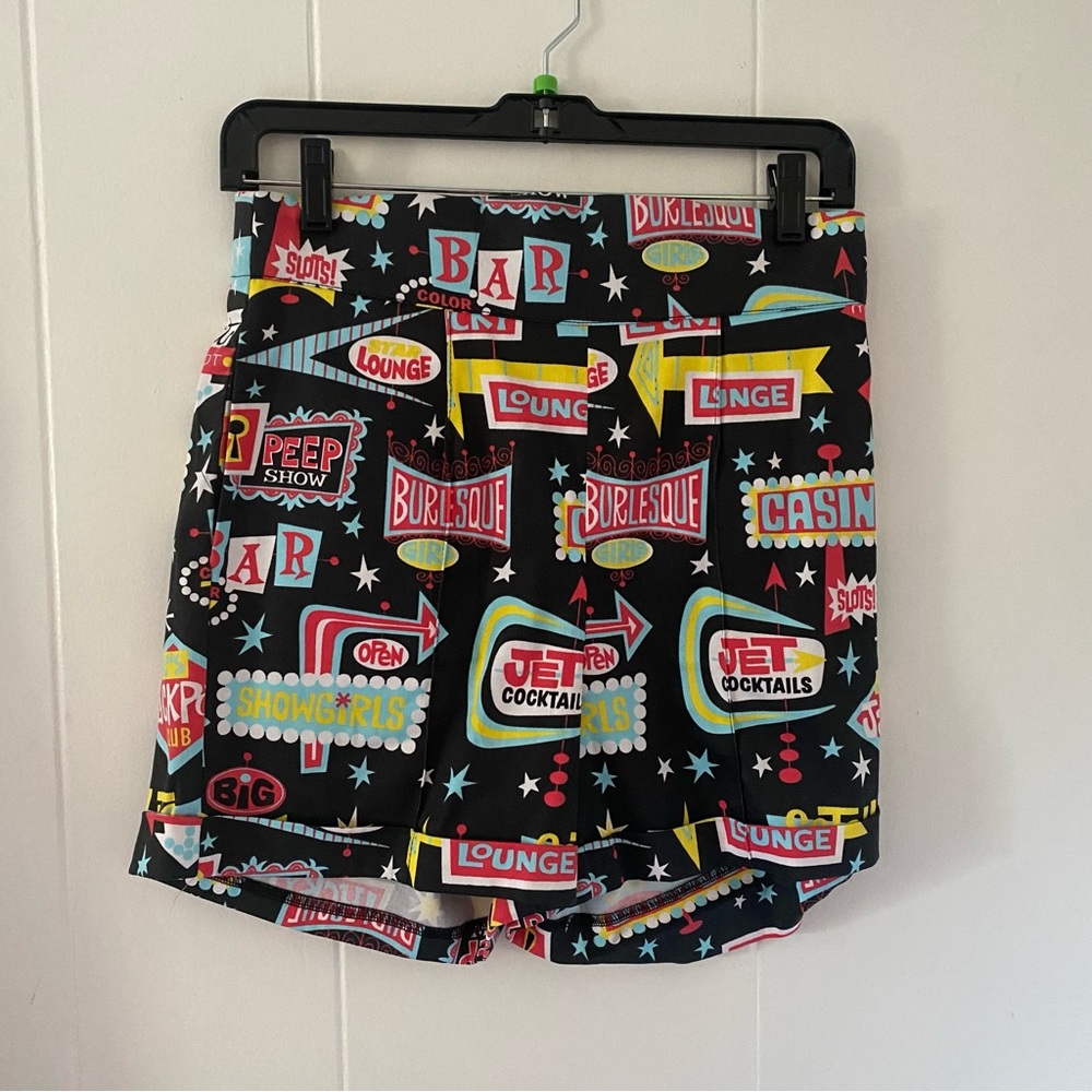 Laura Byrnes High Waisted Short in All Over Vegas Printed, Size - M, NWT